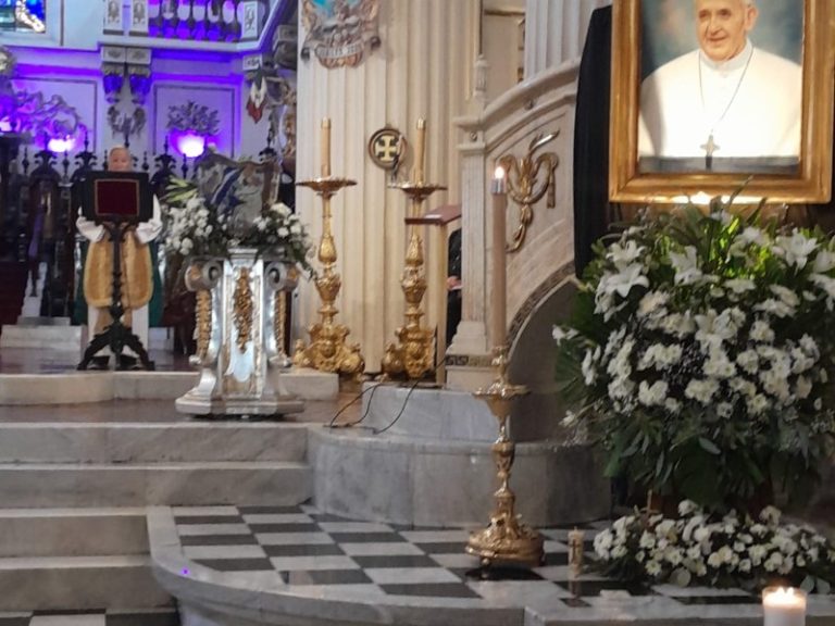 recuerdan-con-aplausos-a-papa-francisco-en-catedral-616025